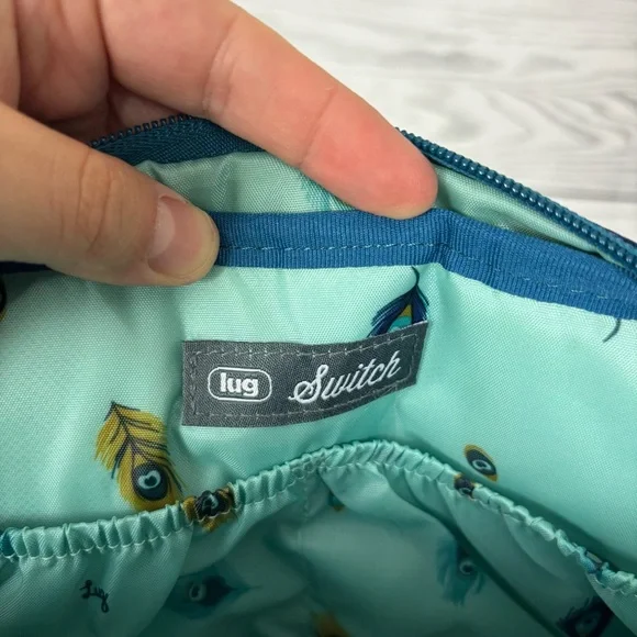 LUG Switch Convertible Crossbody Bag RFID NWT Peacock Print - Picture 11 of 13